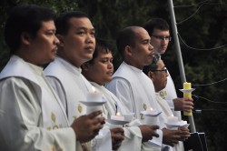 księża z Filipin na Dniu Światła w Krościenku